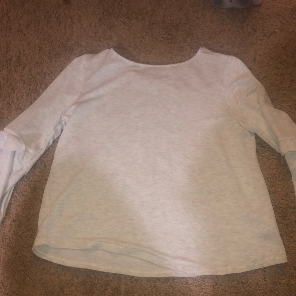 cute flowy shirt !! brand living doll!!